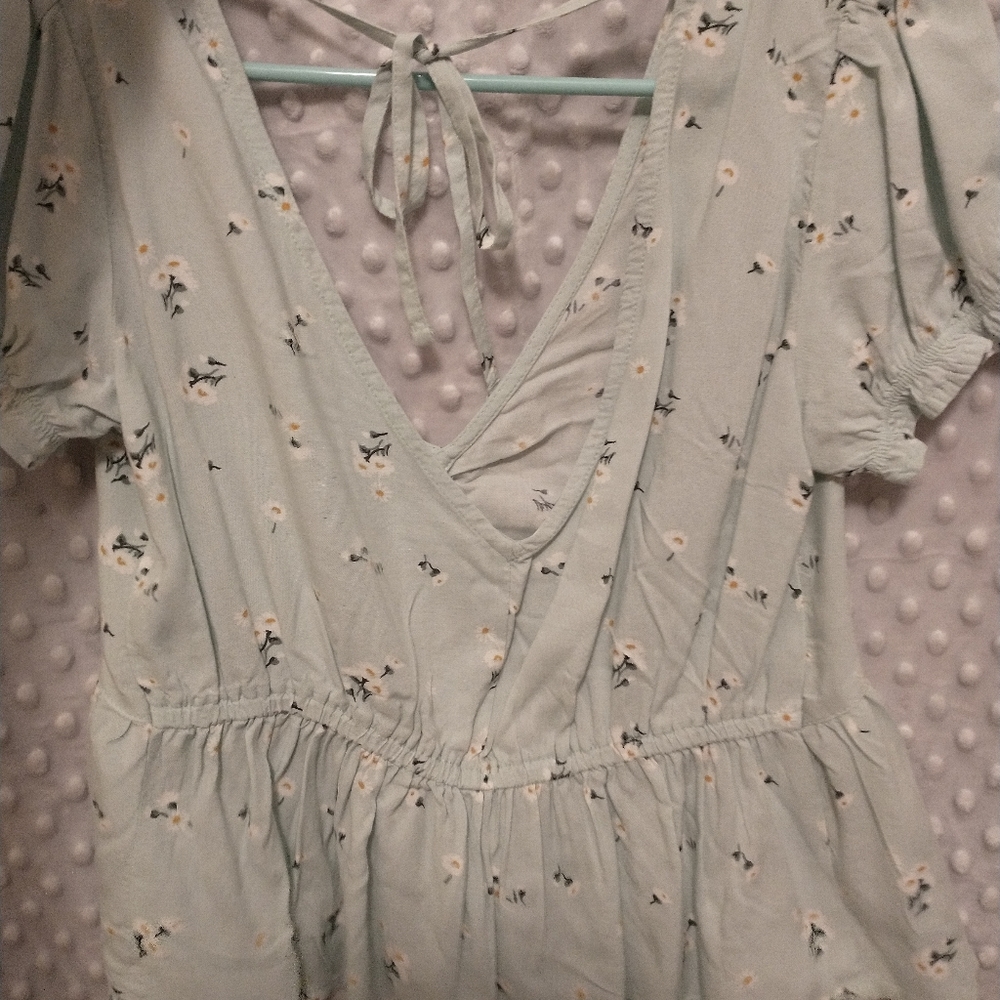 Hollister V neck peplum top